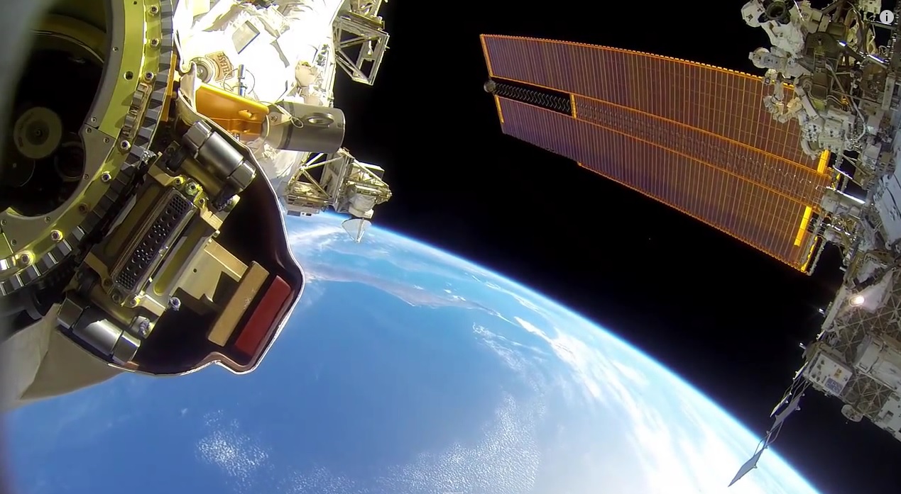 Spacewalk Gopro Astronauti vykročili do prázdného prostoru, mrkněte se na to jejich ...