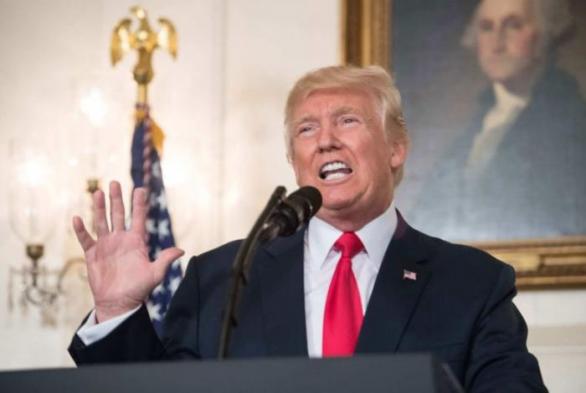 Trump odsoudil jednání neonacistů. Trvalo mu to tři dny a musela kvůli tomu zemřít nevinná mladá žena.