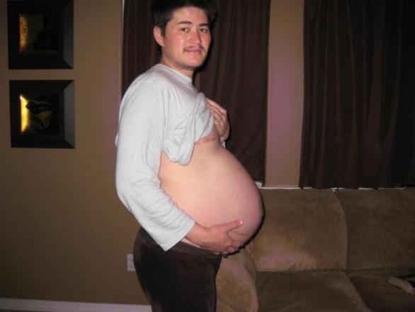 Historicky první skutečný &quot;těhotný člověk&quot; Thomas Beatie. Podobných případů je v řádu jednotek. Musí se takto mikroskopické menšině přizpůsobovat většina a dělat ze všech žen bezpohlavní &quot;to&quot;?
