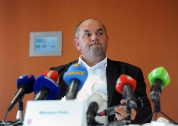 Nepopulární předseda FAČR Miroslav Pelta skončil ve vazbě pro podezření z korupce. Nemilé.