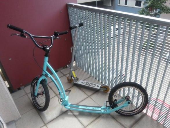 V popředí MIBO Mastr, vzadu můj cca 13 let starý a stále pojízdný City roller. Stačí se jen podívat a hned víte, po čem byste raději sáhli