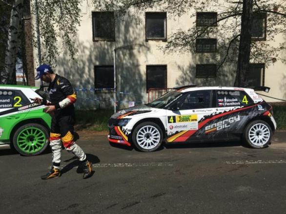 Mistr Valoušek a jeho Fabia. Jednoho z nejsympatičtějších jezdců uvidíte např. na Rally Bohemia