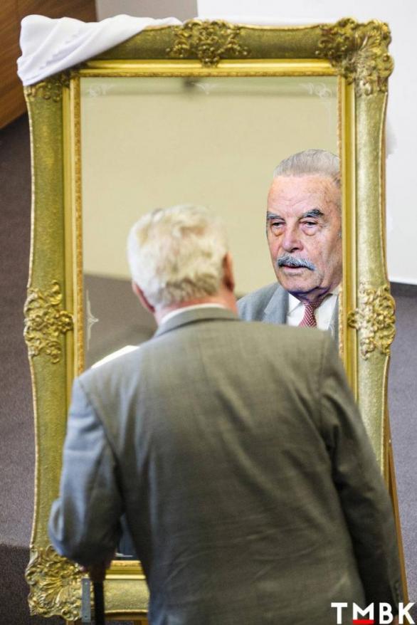 Ač mnohé jeho odpůrce nejspíše zklameme, Zeman není českým Fritzlem, který by měl malé holčičky zavřené ve sklepě.