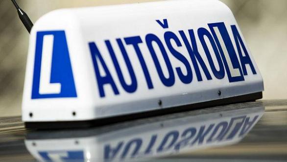 Pokaždé když spěcháte, odněkud se vynoří autoškola