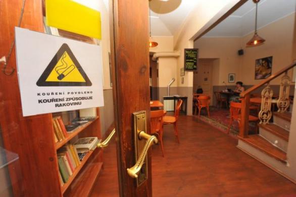 Pokud se domníváte, že stačí přejmenovat hospodu na kuřácký klub a zákon se na vás nevztahuje, jste na velkém omylu.