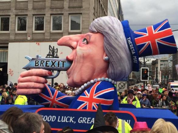Jedni považují vyjednávání premiérky Mayové o Bexitu za plnění vůle britského lidu. Pro druhé jde o politickou sebevraždu.