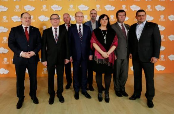 Ministryně Michaela Marksová má plné právo na to myslet si o kolezích z vedení ČSSD své. Pokud ale nechce, aby se její slova odvysílala, je povinností novináře jí v tom vyhovět.