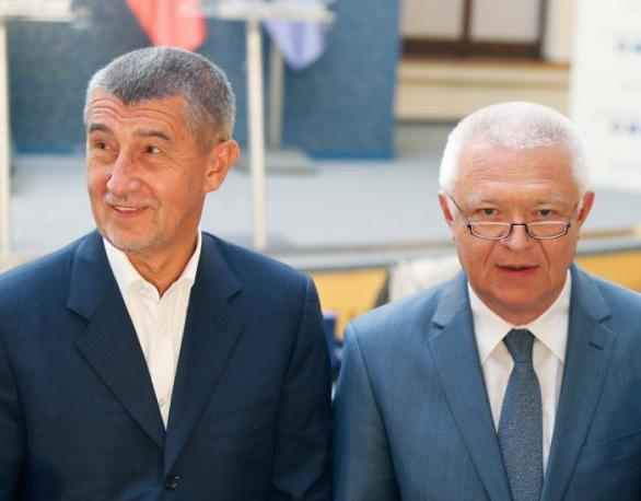Andrej Babiš a Jaroslav Faltýnek byli vydáni k trestnímu stíhání. Vydání předcházela nedůstojná šaráda sehraná převážně poslanci jejich hnutí ANO.