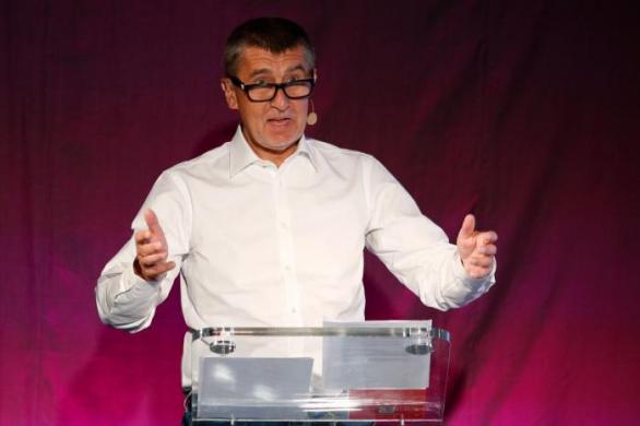 Babiš nejprve vyzval k vlastnímu vydání. Následně se ale nechal strhnout k tradičním výkřikům o kampani a účelovce.