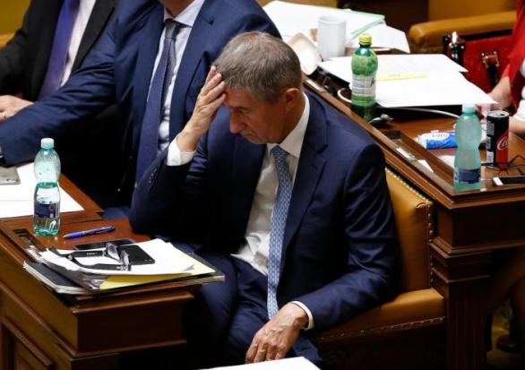 Takhle nějak se tvářil každý, kdo byl nucen sedmihodinové jednání poslanecké sněmovny sledovat.