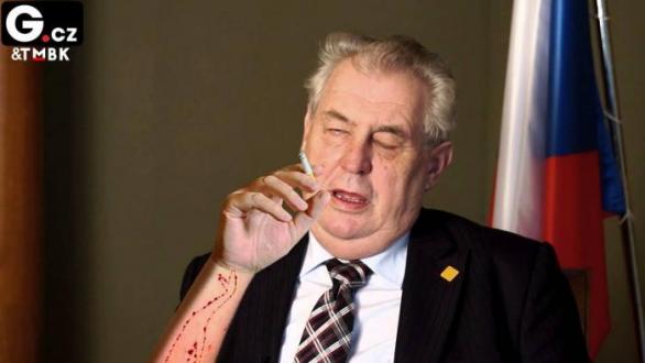 Základem hry je vyřezat si do ruky velrybu. Snad to Miloš nepoplete a nevyřeže si tam portrét Milana Chovance.