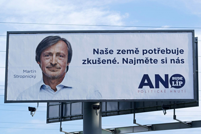 Jaká je profesionální aprobace Martina Stropnického, co se obrany a armády týče je stále záhadou. Podobně jako v případě Radeka Johna na vnitru.