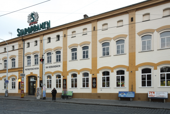 Vůně chmelu a sladu poblíž pivovaru.