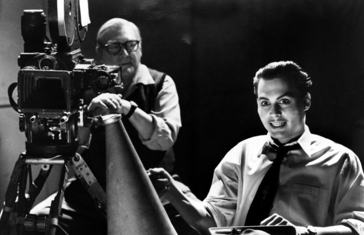 Ed Wood (1994) - Snímek zachycuje nejplodnější umělecké období režiséra Edwarda D. Wooda, který patřil mezi nejbizarnější postavy Hollywoodu. Woodova tvorba spočívala ve vytváření "béčkových" hororů a sci-fi snímků s minimálními rozpočtem.
