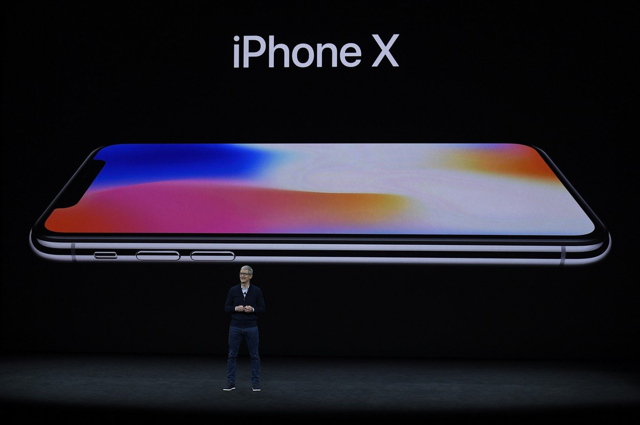 iPhone X je luxusní a asi nejdražší smartphone současnosti. Opravdu ho čeští úředníci tolik potřebují?