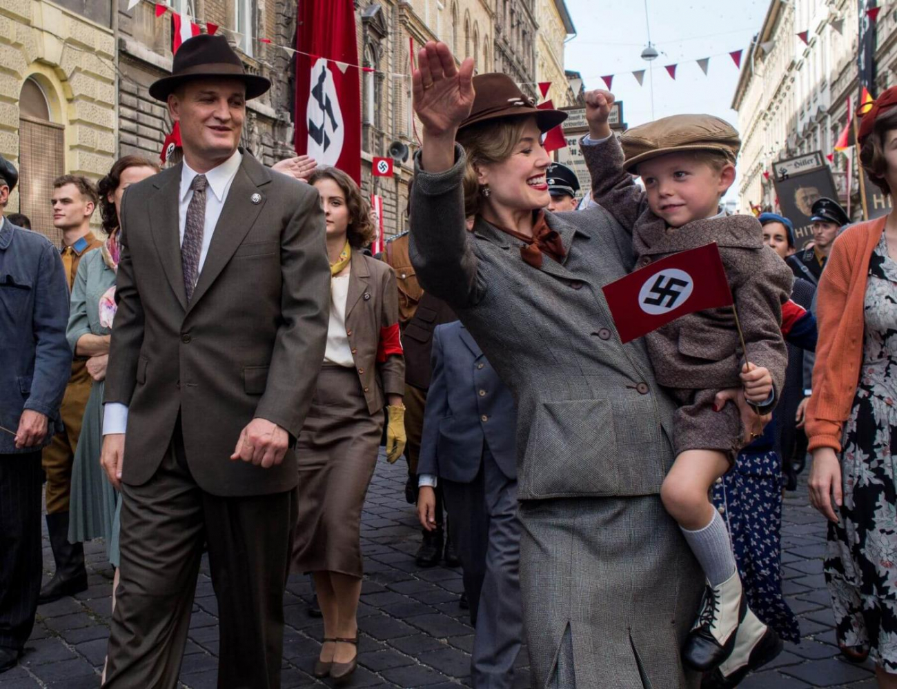 O vztahu Reinharda a Liny, jejich cestě na výsluní a pádu po atentátu byl natočen snímek Smrtihlav. (foto z filmu)