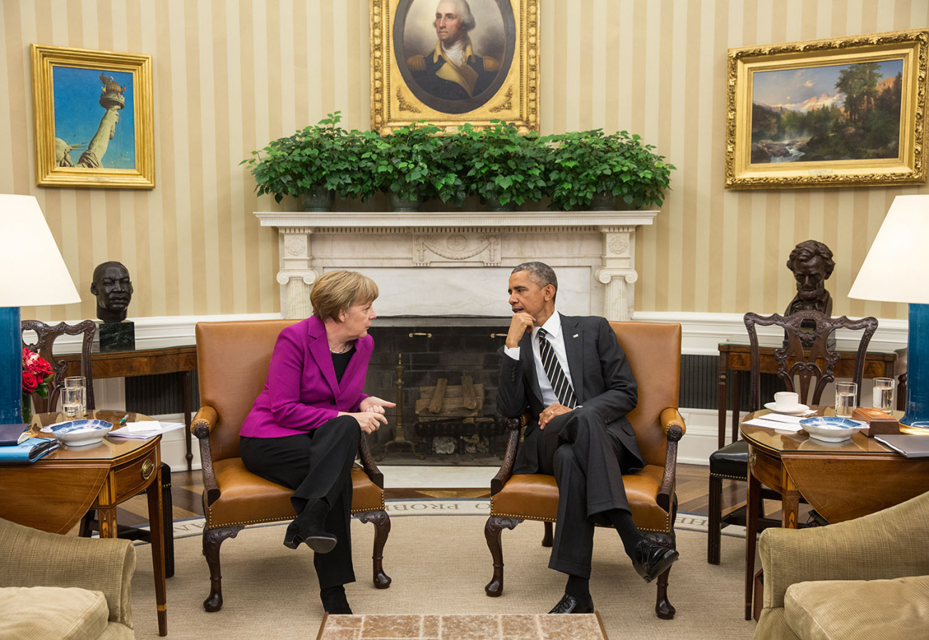 Angela Merkel v Oválně pracovně ve Washingtonu s americkým prezidentem Barackem Obamou. Bilaterální schůzka proběhla v únoru 2015.