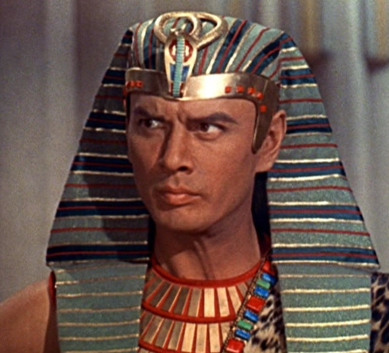 Yul Brynner jako faraón Rameses ve filmu Desatero přikázání.