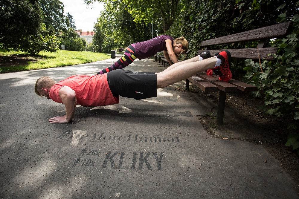 Potem páchnoucí tělocvična? Ne - vůně letní přírody!