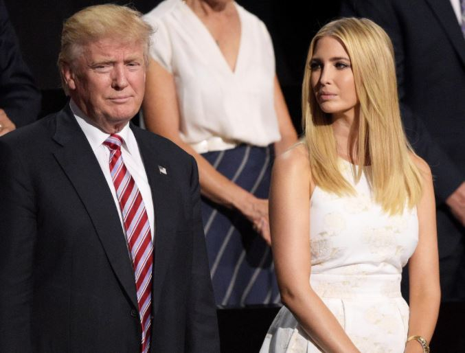 Ivanka by jednou ráda šla v otcových šlépějích a stala se prezidentkou USA. Podle knihy a Bannona je ale "tupá jak tágo".