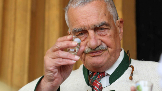 Kníže Karel Schwarzenberg je asi nejznámějším politikem TOP 09. Není ale jediným z členů strany, kdo má šlechtický původ.