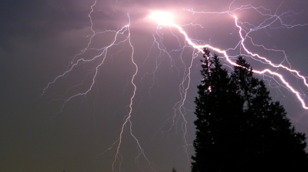 Strom či dům v kompozici může vaší fotce dodat patřičnou hloubku