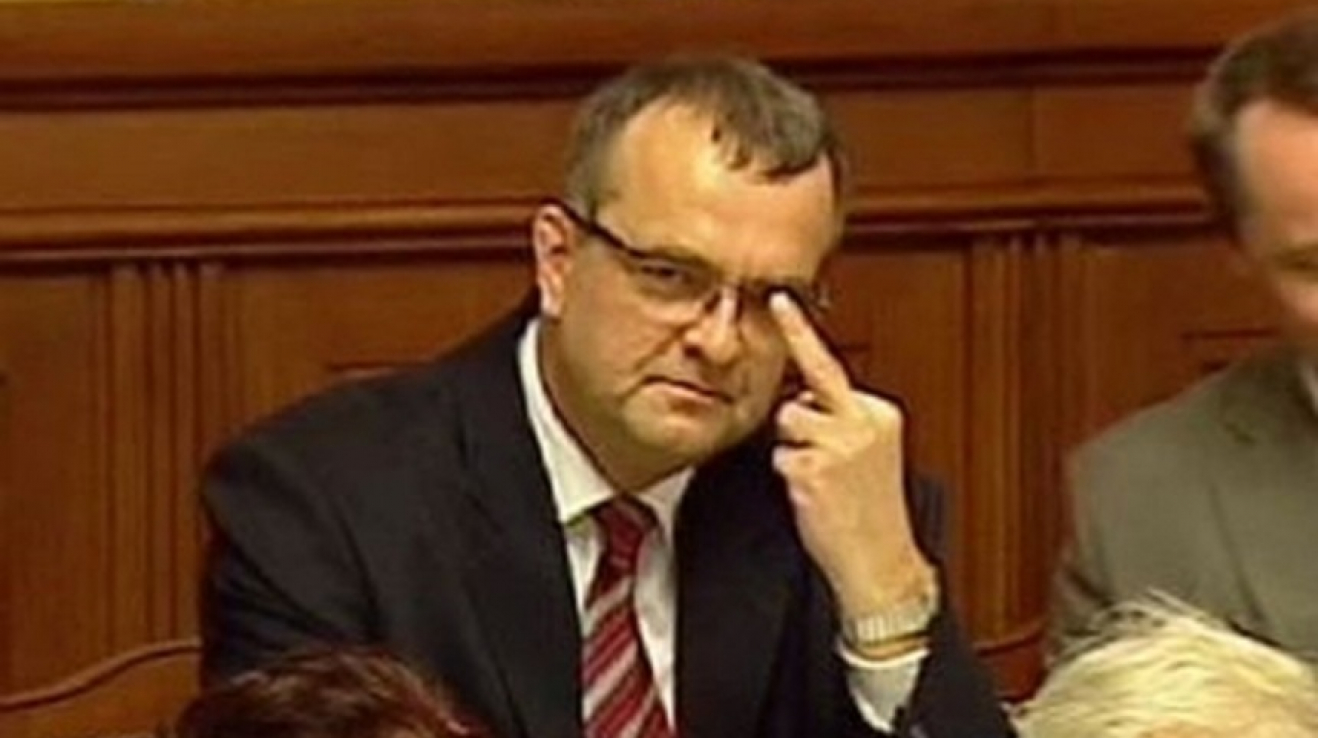 Jak komunikují politické strany? Ač může Miroslav Kalousek občas působit jako hulvát, jeho TOP 09 si v analýze komunikace vede dobře.