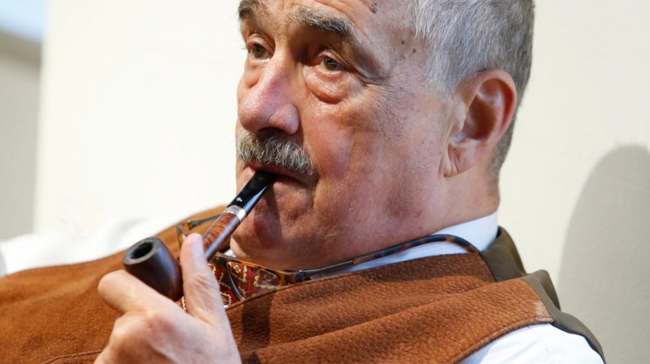 Bývalý předseda TOP 09 Karel Schwarzenberg vyzval voliče, ať neriskují propadnutí hlasů a nevolí strany, u nichž je riziko nezvolení. To se týká i jeho vlastní topky.