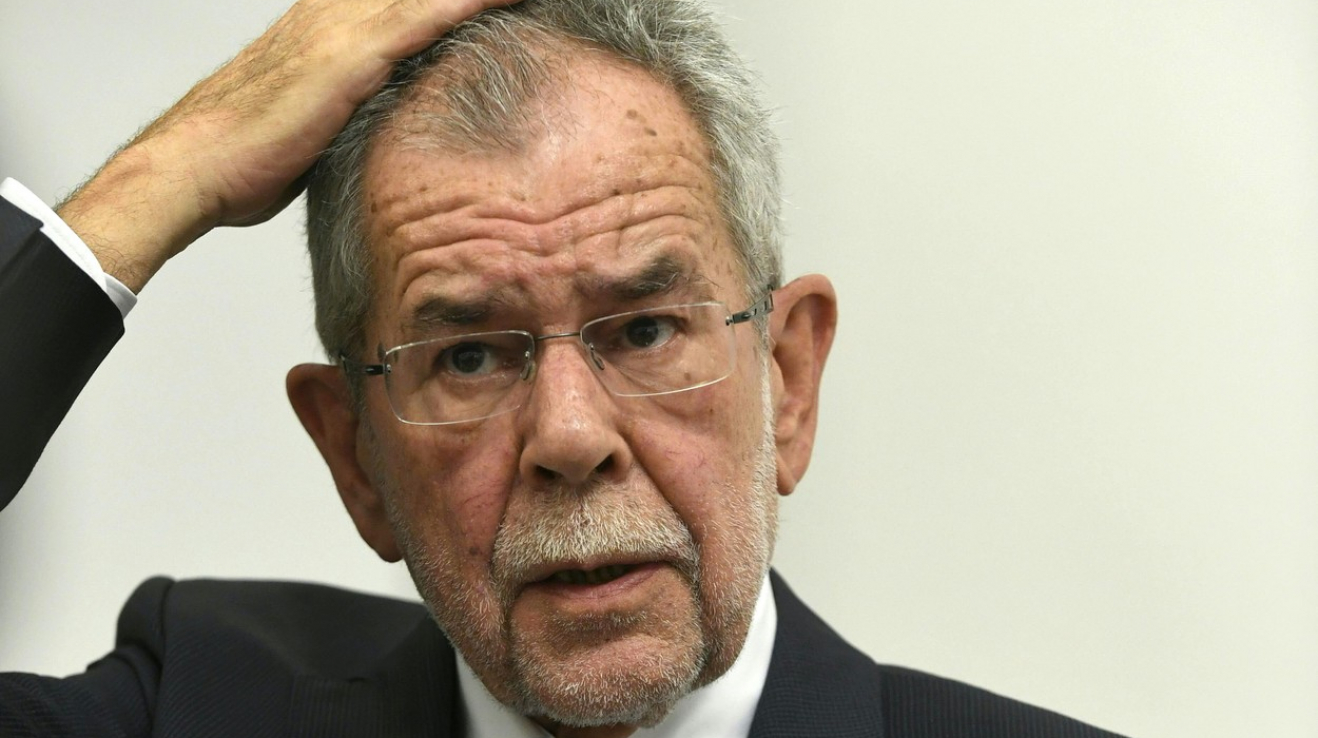 Popleta Van der Bellen by rád bojoval proti islamofobii, místo toho ji ale svými neobratnými výroky nechtěně přiživuje.