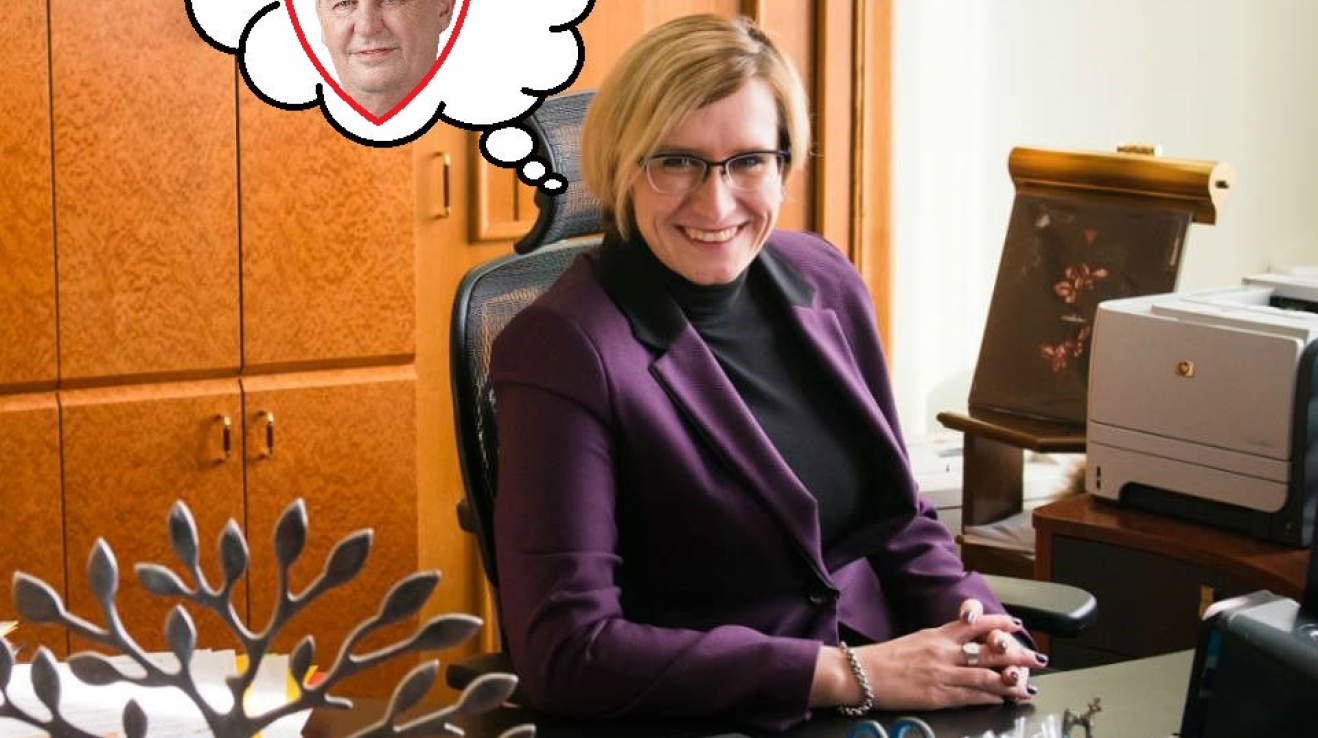 Karla Šlechtová je příkladnou členkou vlády. Má ráda jak svého premiéra, tak svého prezidenta. V druhém z nich dokonce vidí to, co ostatní nikoliv.