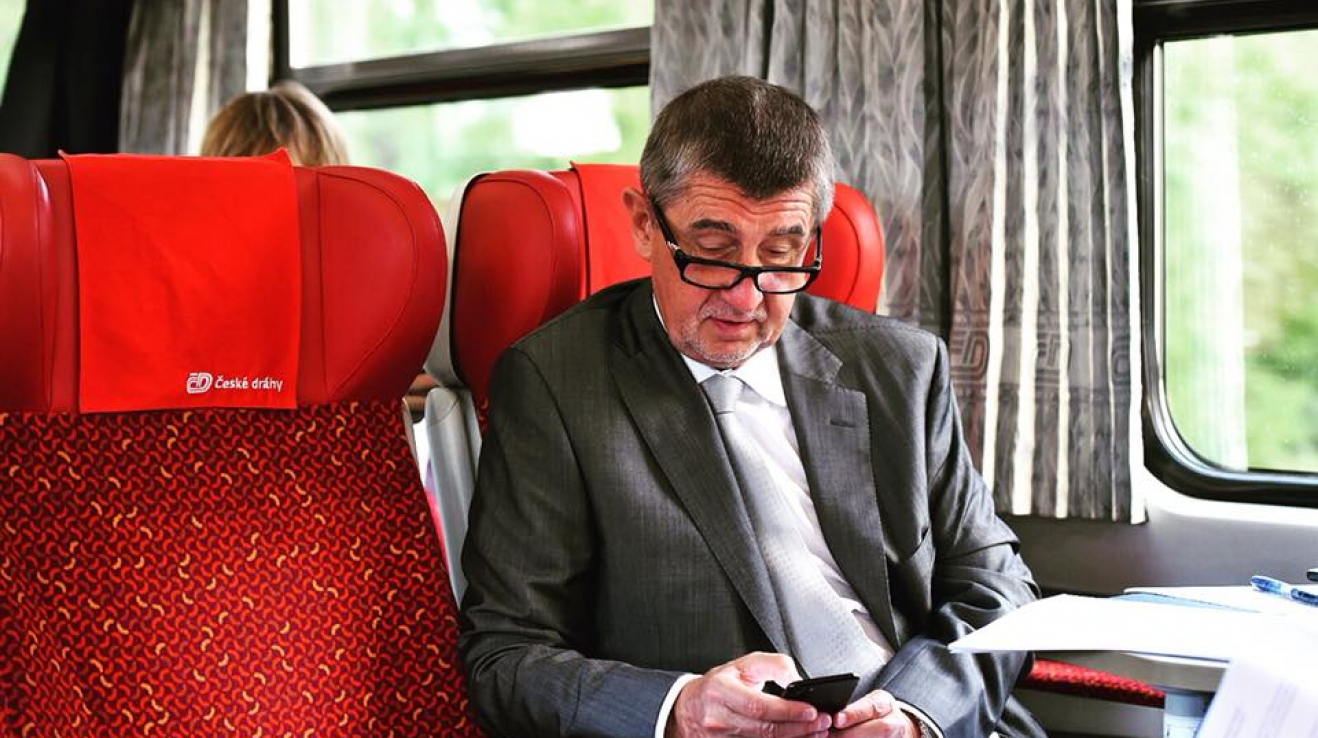 Babiš ve laku. To je kampaň