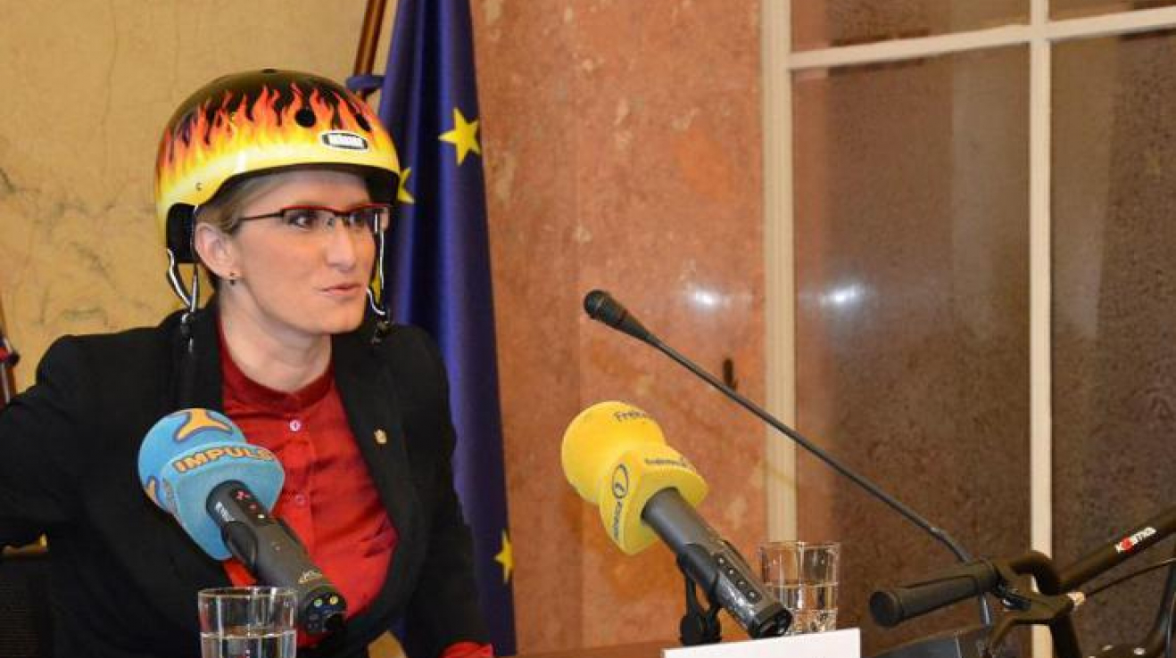 Ministryně obrany má v kanceláři tlačítko 