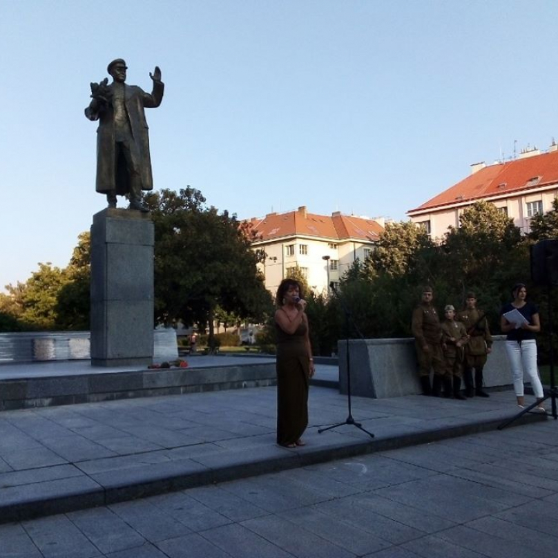 Z akce slavnostního odhalení nové desky.