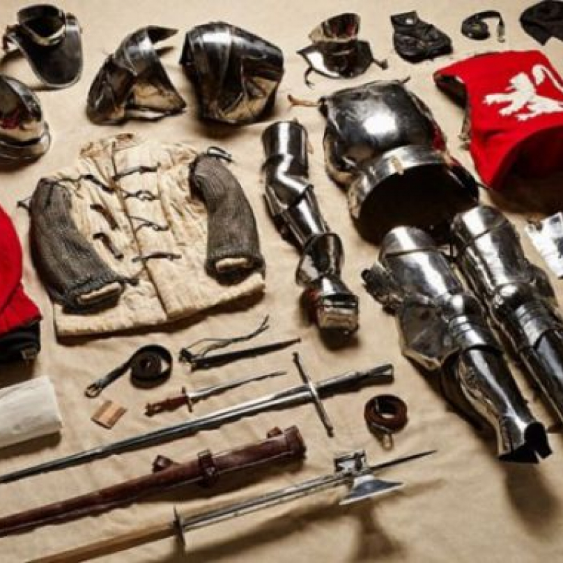 Zbroj vojáka, který bojoval na straně Yorků v bitvě u Bosworthu (Válka růží), 1485