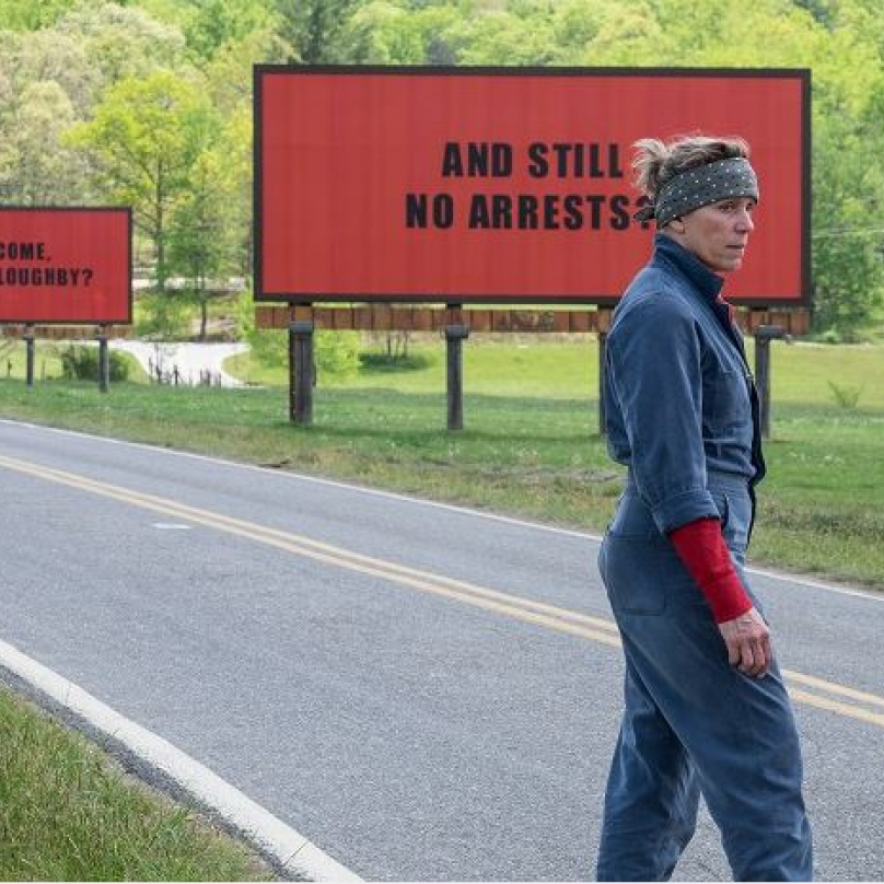 3 billboardy kousek za Ebbingem bodovaly na Zlatých glóbech.