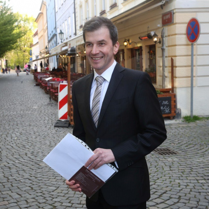 Jakub Železný je profesionální a elegantní, na duel Zeman - Drahoš ale možná trochu moc subtilní.