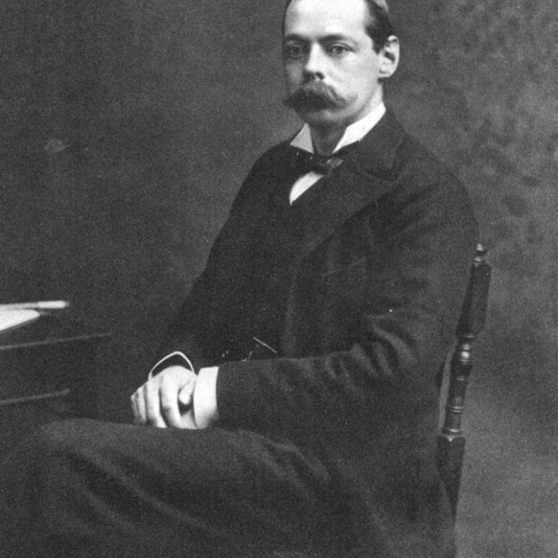 Tým, který měl problém řešit, údajně vedl lord Randolph Churchill, otec Winstona.