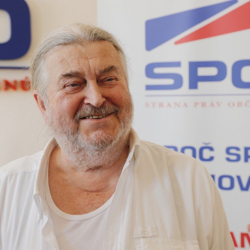 V podzimních volbách do Parlamentu kandidoval i František Ringo Čech.