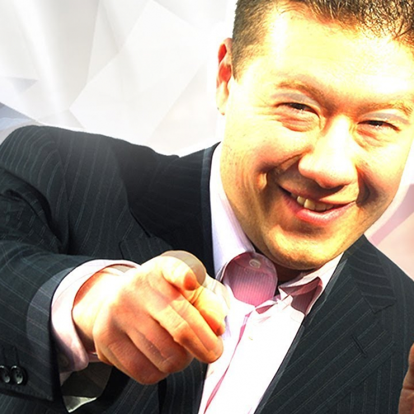 Tomio převzal kormidlo