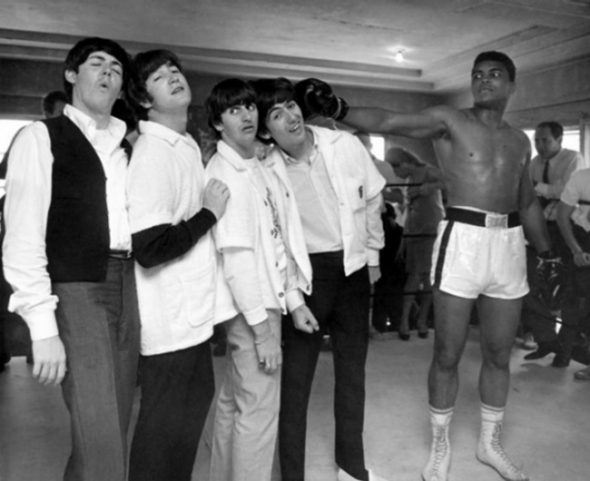 4. The Beatles a Muhammad Ali, 1964