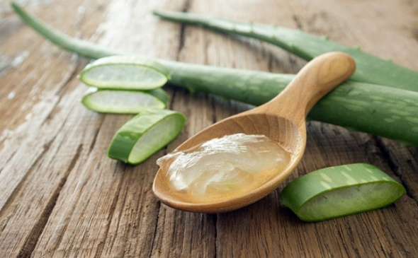 5. Použijte pár kapek aloe vera