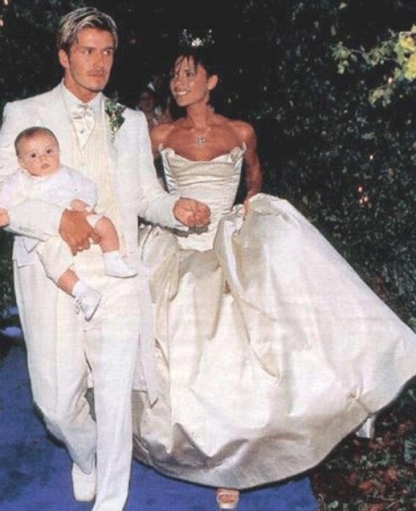 Victoria a David Beckham (1999)