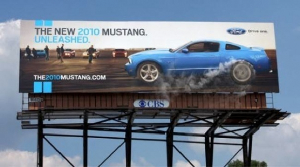 Ford Mustang - gumy, ze kterých se až kouří!