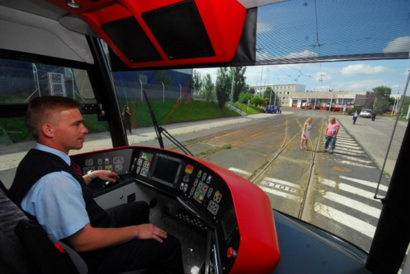 3. Řidiči nákladních automobilů, autobusů a tramvají - 7045 volných míst