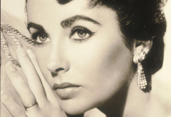 „Myslím, že dokonalé štěstí může poznat člověk jen tehdy, když poznal největší bolest.“ – Liz Taylor