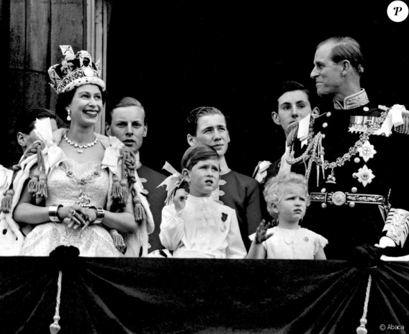 Královská rodina na balkóně Buckinghamského paláce při korunovaci Alžběty v červnu 1953.